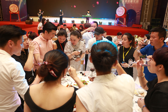 1529470919860506.jpg 1Q2A3828.jpg